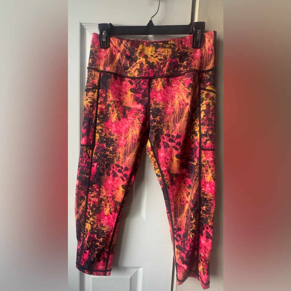 NWOT CVG-Constantly Varied Gear Leggings in a Retired "Volcano Pattern” Size M